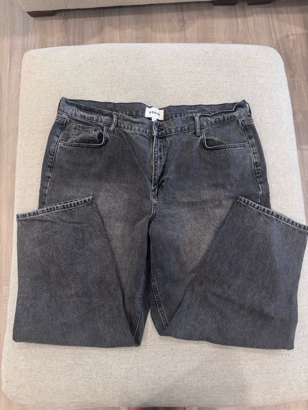 Boden Straight Jeans in Washed Black